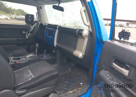 2007 Toyota Fj Cruiser z USA, uszkodzony, nr VIN JTEBU11F370007827